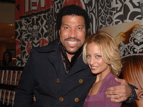 does lionel richie have a biological child|How many children does Lionel Richie have, and who。